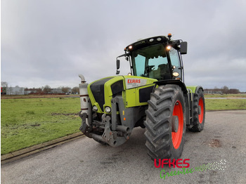Tractor agricol CLAAS Xerion 3300