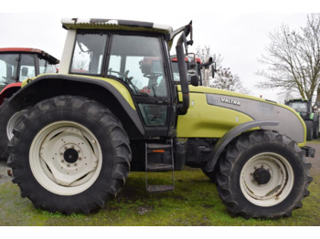 Tractor agricol VALTRA T120