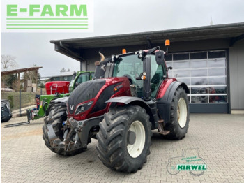 Tractor agricol VALTRA T214