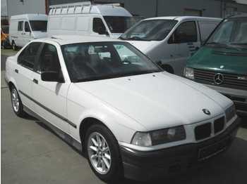 BMW 320i - Automobil