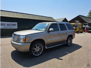 Cadillac Escalade 6.0 V8 AWD - Automobil