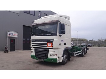 Camion şasiu DAF 105 XF 410 Space Cab (6X2 / 8 TIRES / MANUAL GEARBOX / 8 ROUES / BOITE MANUELLE): Foto 1