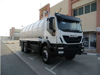 Camion cisternă pentru transport de combustibili IVECO TRAKKER 380: Foto 1