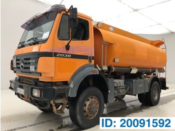 Camion cisternă pentru transport de combustibili Mercedes-Benz SK 2038 - 4x4: Foto 1