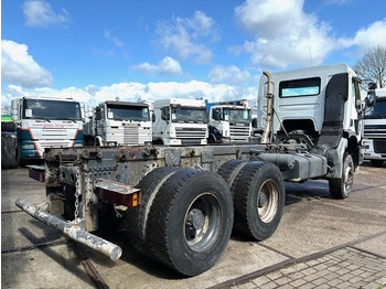 Renault Kerax 320 6x4 FULL STEEL CHASSIS (MANUAL GEARBOX / FULL STEEL SUSPENSION / REDUCTION AXLES / AIRCONDITIONING) - Camion şasiu: Foto 4