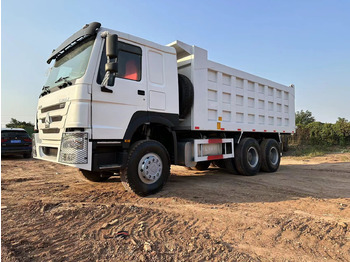 Camion basculantă pentru transport de furaje SINOTRUK HOWO 371 6x4: Foto 3