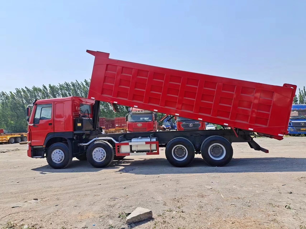 Camion basculantă pentru transport de furaje SINOTRUK HOWO 420 Dump Truck: Foto 4