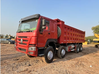 Camion basculantă pentru transport de utilaje grele SINOTRUK HOWO 420 Dump Truck 8x4: Foto 1