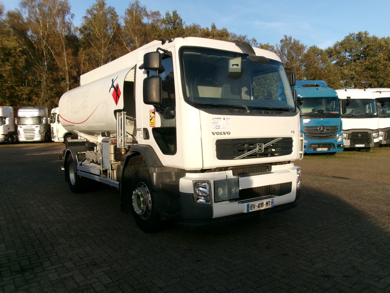 Camion cisternă pentru transport de combustibili Volvo FE 280 4x2 fuel tank 13.3 m3 / 4 comp: Foto 2