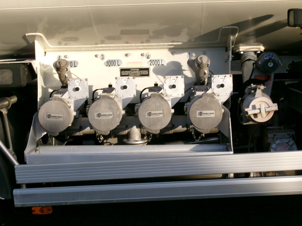Camion cisternă pentru transport de combustibili Volvo FE 280 4x2 fuel tank 13.3 m3 / 4 comp: Foto 7
