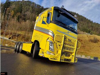 Camion cu cârlig Volvo FH540 8x4 Tridem hooklift with articualted boom. E: Foto 1