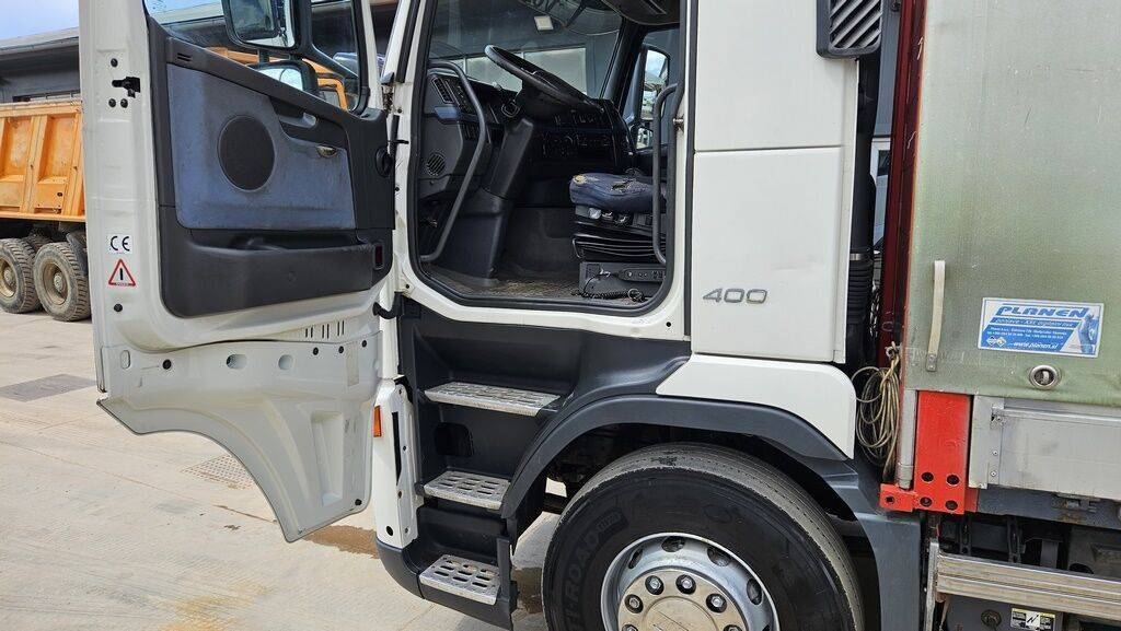 Camion cu prelată Volvo FH 400 6x2 stake body + ramp 8.2m: Foto 7