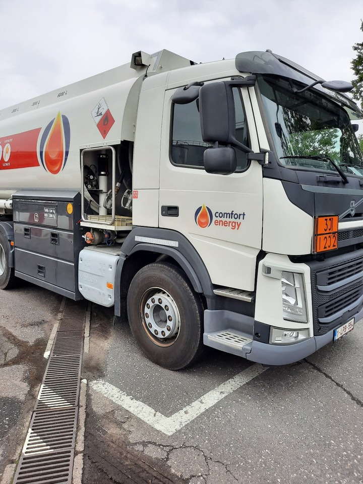 Camion cisternă Volvo FM: Foto 5