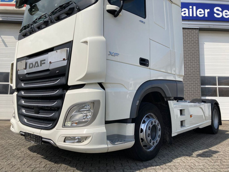 Cap tractor DAF XF 480 FT Super Space Cab Skirts: Foto 8