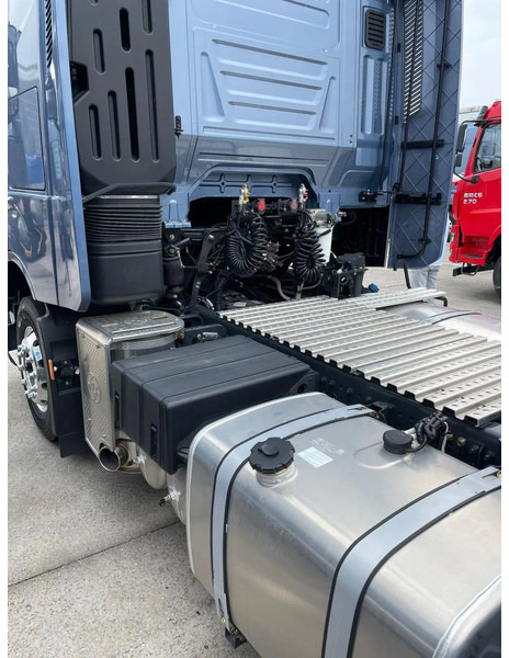 Cap tractor Iveco Engine Hongyan Genlyon NEW 150 Units 4X2 H6 Tractorhead Production 2023 ZF Gearbox