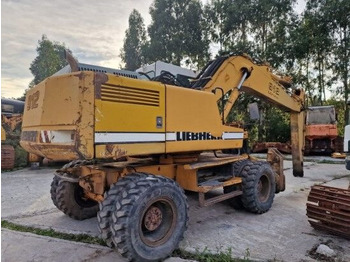 Excavator pe roţi LIEBHERR A 912