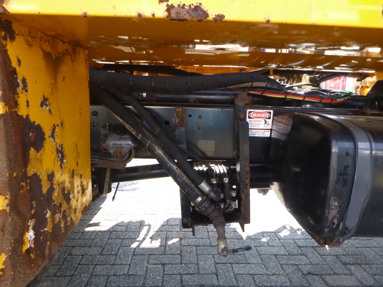 Maşină pentru vidanjări Volvo FL6 4x2 RHD Whale vacuum tank 8 m3: Foto 13