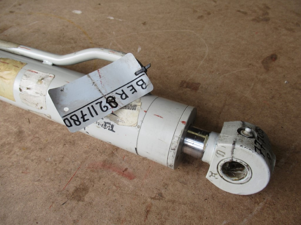Cilindru hidraulic pentru Utilaje constructii nou Cnh BER8211780 -: Foto 2