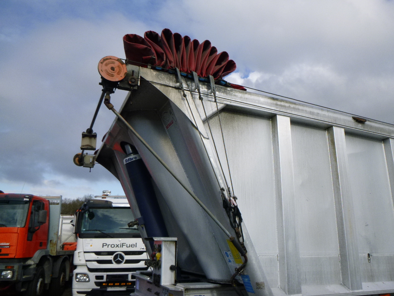 Semiremorcă basculantă Benalu Tipper trailer alu 22 m3: Foto 12