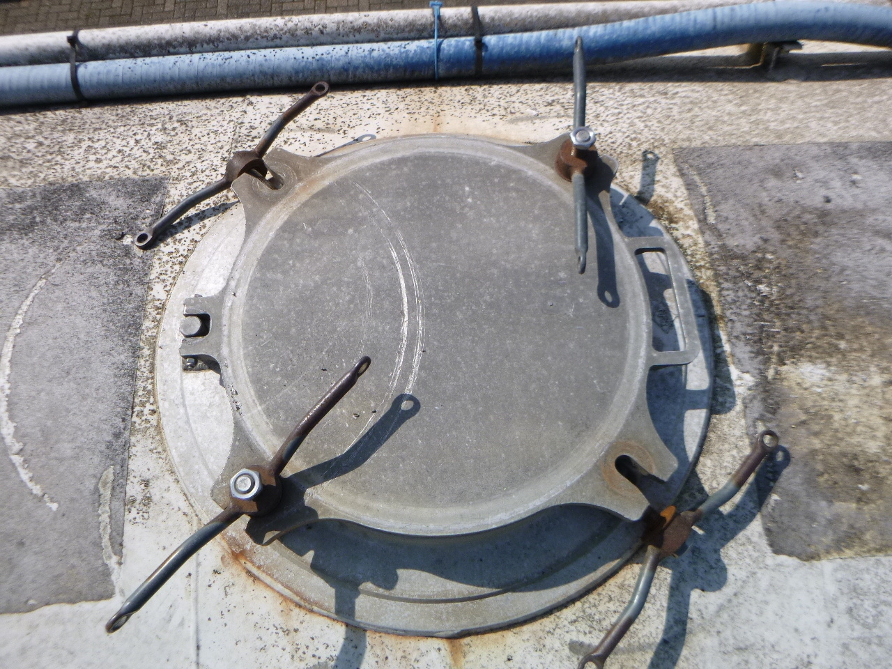 Semiremorcă cisternă pentru transport de făină Feldbinder Powder tank alu 63 m3 / 1 comp (tipping): Foto 15