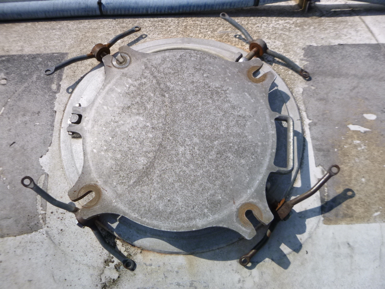 Semiremorcă cisternă pentru transport de făină Feldbinder Powder tank alu 63 m3 / 1 comp (tipping): Foto 10