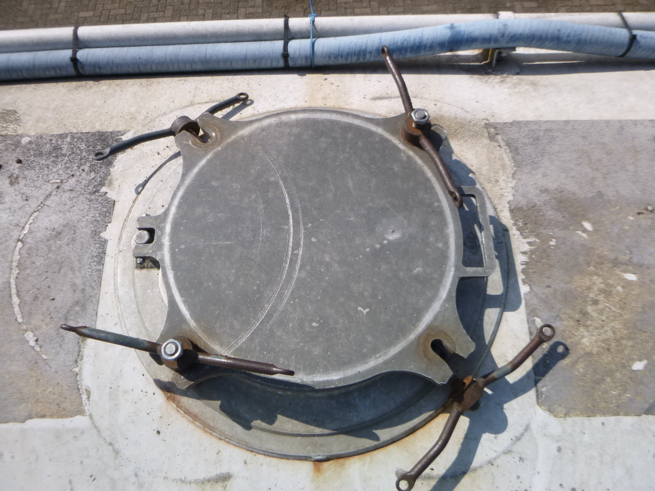 Semiremorcă cisternă pentru transport de făină Feldbinder Powder tank alu 63 m3 / 1 comp (tipping): Foto 7