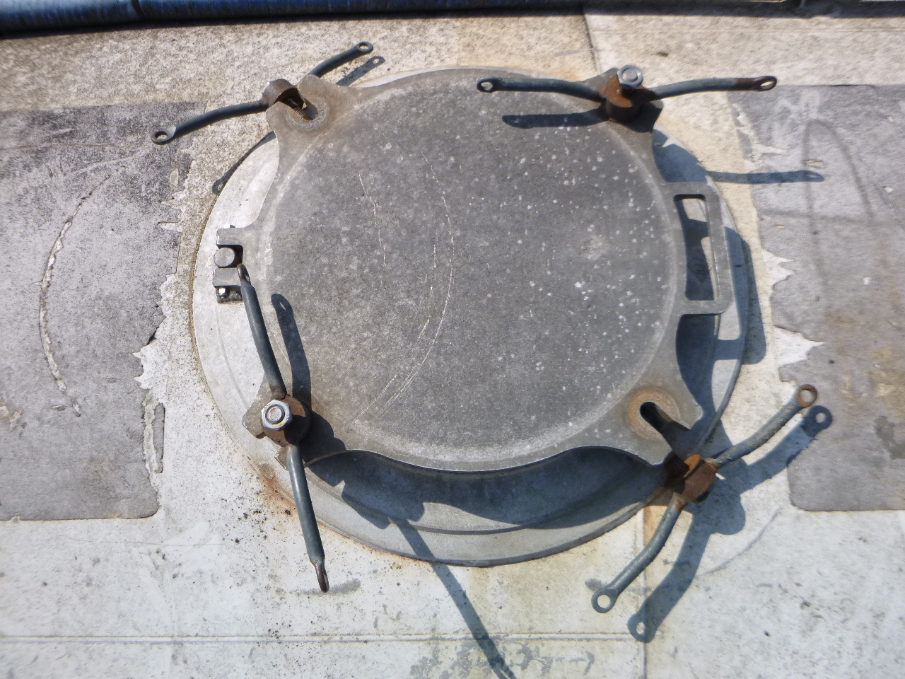 Semiremorcă cisternă pentru transport de făină Feldbinder Powder tank alu 63 m3 / 1 comp (tipping): Foto 12
