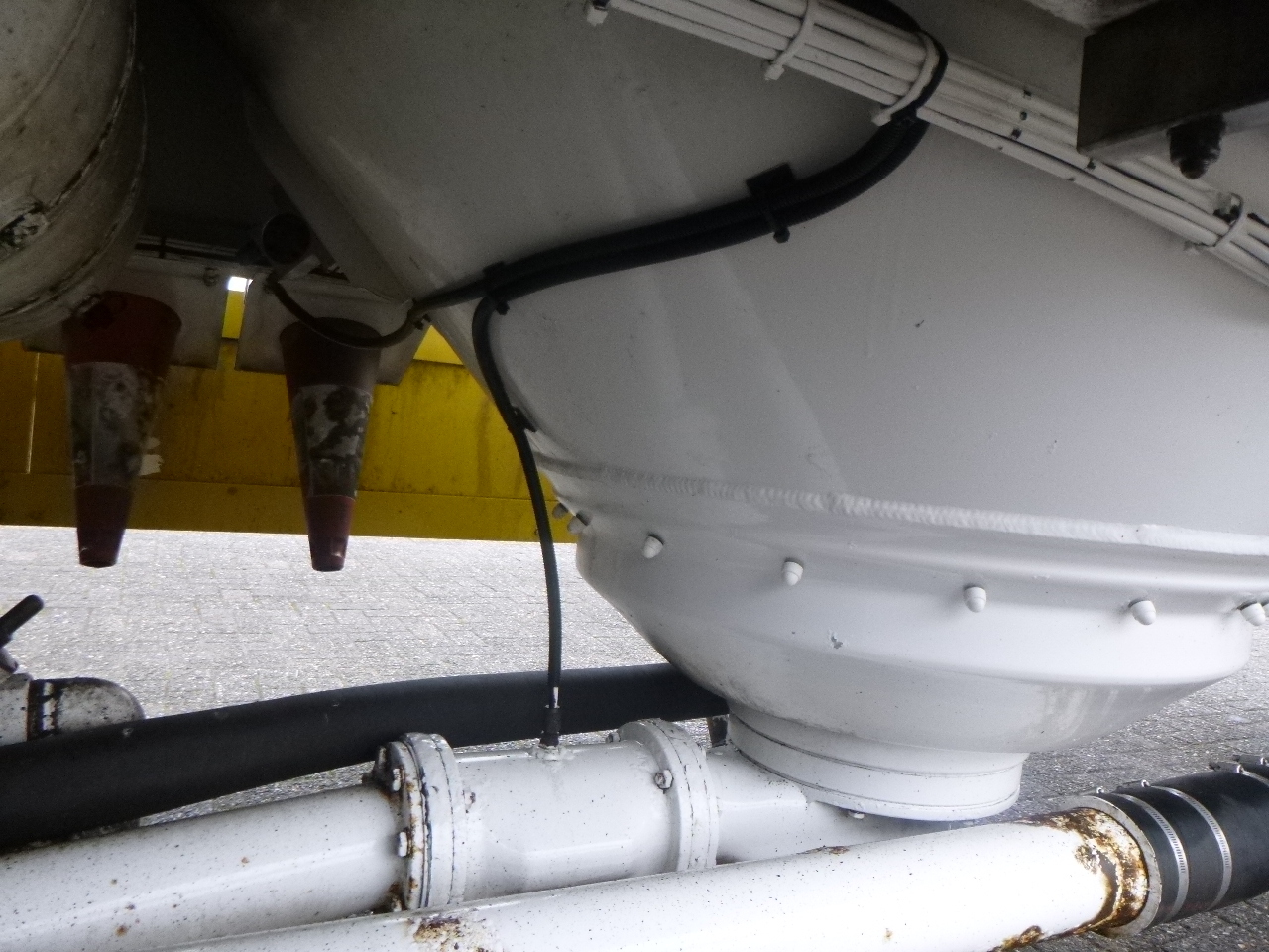 Semiremorcă cisternă pentru transport de făină Feldbinder Powder tank alu alu 49 m3 / 1 comp: Foto 11