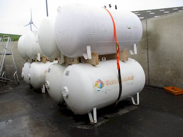 Semiremorcă cisternă LPG / GAS GASTANK 2700 LITER: Foto 2