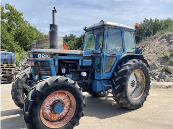 Tractor agricol Ford 8210 **4x4-TRACTEUR BELGE**: Foto 1