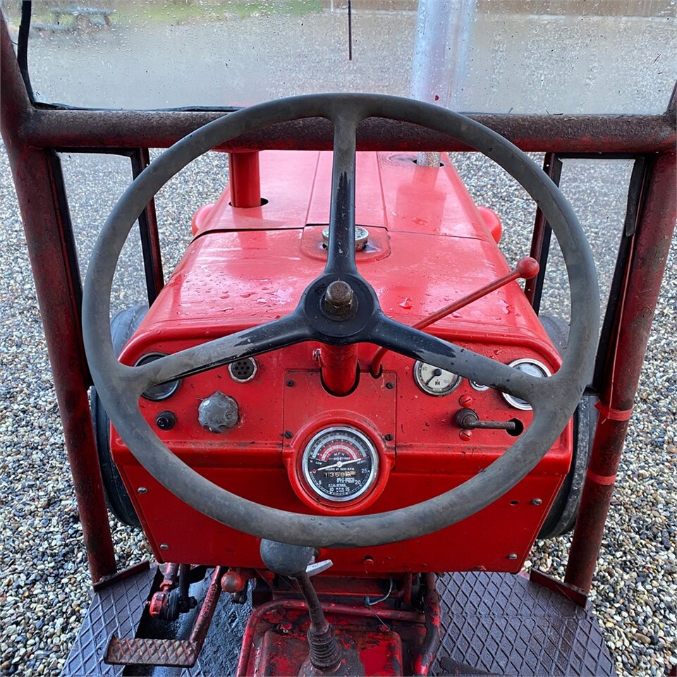Tractor agricol IH B 275: Foto 10