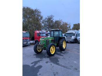 Tractor agricol JOHN DEERE 3040: Foto 1