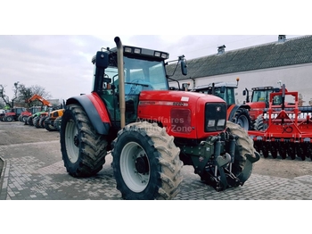 Tractor agricol Massey Ferguson 8220: Foto 1