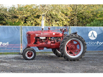 Tractor agricol McCormick Farmall M: Foto 1