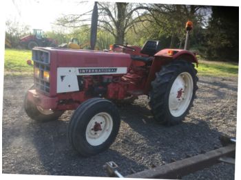 International 453 - Tractor agricol