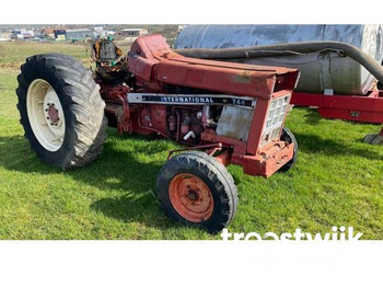 International 744 - Tractor agricol