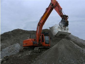 Doosan DX 225 LC - Excavator pe şenile