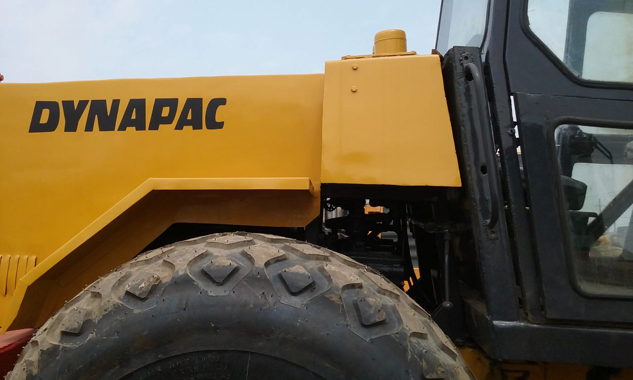Cilindru compactor pentru asfalt Good Condition Dynapac Soil Compactor Ca25d Ca251d Used Vibratory Road Roller Cheap Price For Sale In Shanghai: Foto 4