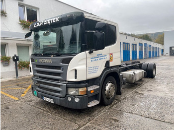 Scania P420 - Camion şasiu: Foto 1