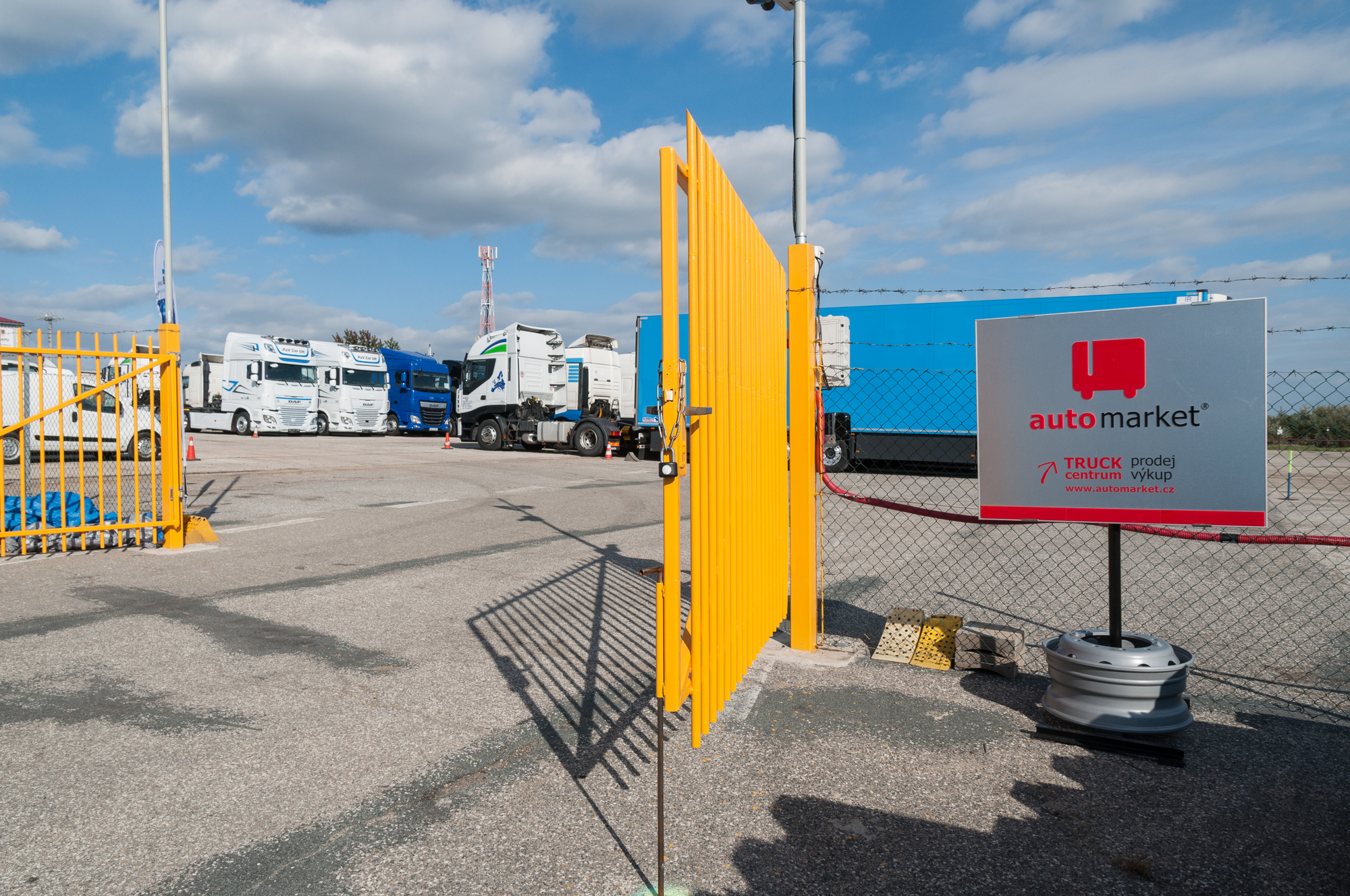 AUTOMARKET TRUCKS s.r.o. undefined: Foto 3