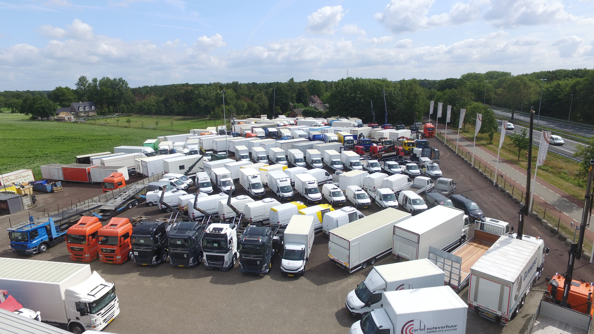 COPPENS TRUCKS BV undefined: Foto 2