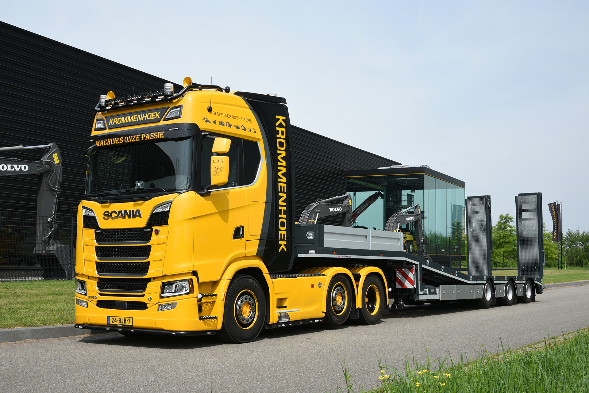 Handelsonderneming Krommenhoek BV - Utilaje constructii CATERPILLAR 216 undefined: Foto 1