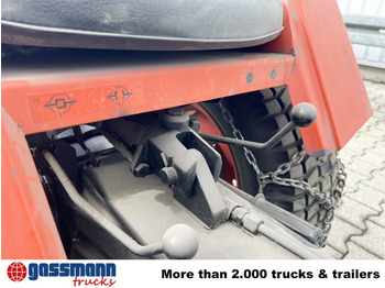 Tractor comunal Hako V 490 mit Schneeschild und Ketten: Foto 3 Tractor comunal Hako V 490 mit Schneeschild und Ketten: Foto 3