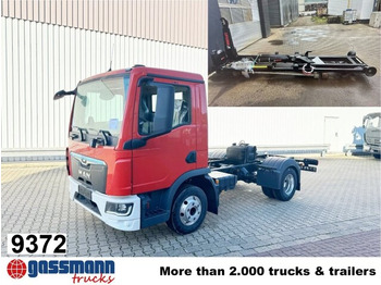 Camion cu cârlig MAN TGL