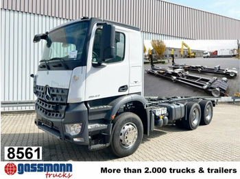 Camion cu cârlig MERCEDES-BENZ Arocs 2642