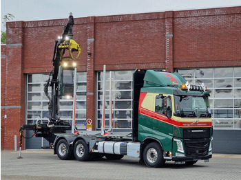 Camion forestier VOLVO FH13 540