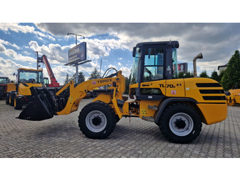 Încărcător frontal pe pneuri TEREX