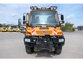 Camion platformă, Maşina comunala UNIMOG U400  405/12 AHK KLIMA ZAPFWELLE vorn SFZ KOMMUN: Foto 2