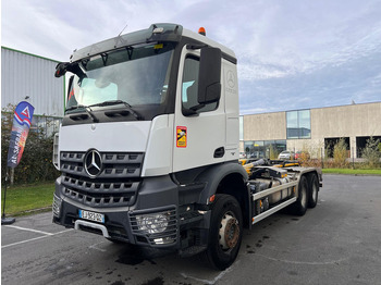 Camion cu cârlig MERCEDES-BENZ Arocs 2645