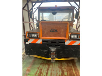 Tractor pentru aeronave